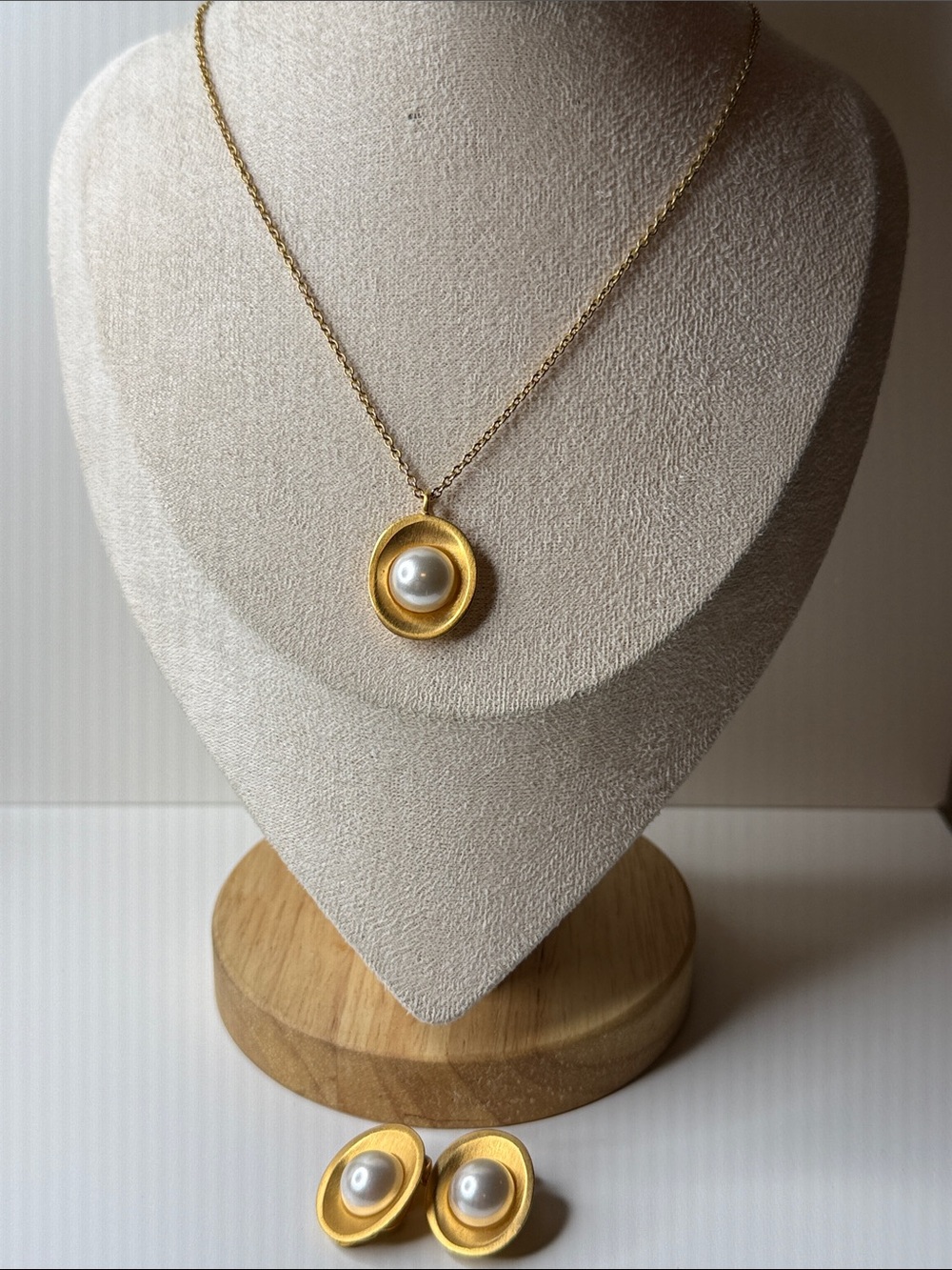 MMA 1993 vintage Gold plated Pearl Pendant Necklace and clip CUPID Earring Set